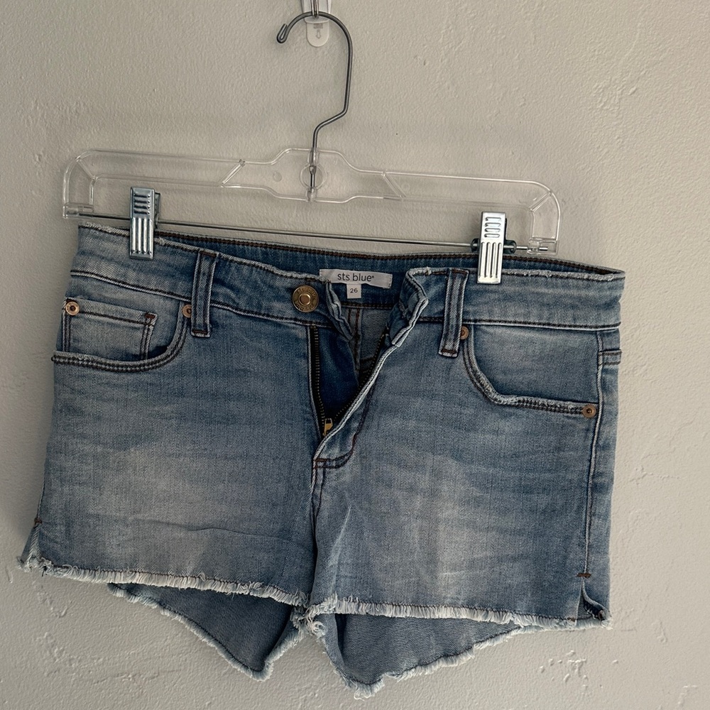 STS Blue Women's Frayed Hem Jean Shorts - Light Blue